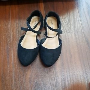 Black flat shoes